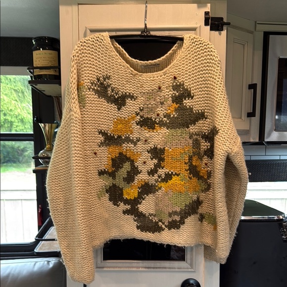 Cozy Cream Sweater with Floral Design - Picture 1 of 4